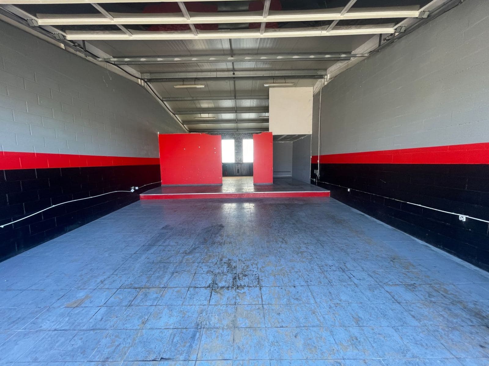 Linas (91310) — Local d'Activité / Stockage 105 m² (RN20)