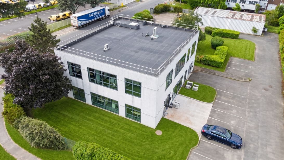 Les Ulis (91940) — Bureaux Rez-de-jardin 206 m² (Possibilité ERP) — photo 1