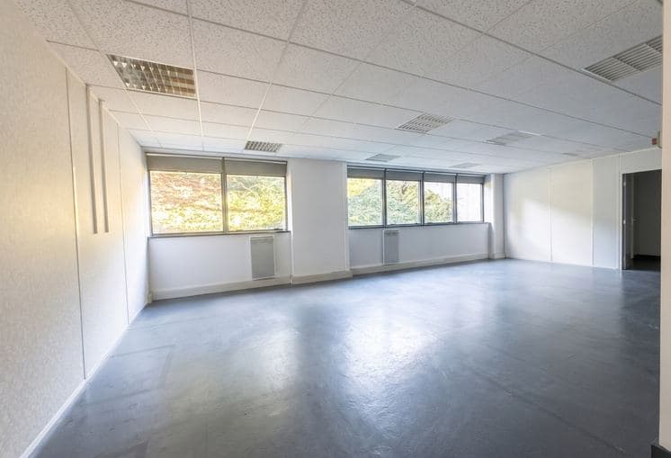 Les Ulis (91940) — Bureaux Rez-de-jardin 206 m² (Possibilité ERP) — photo 3